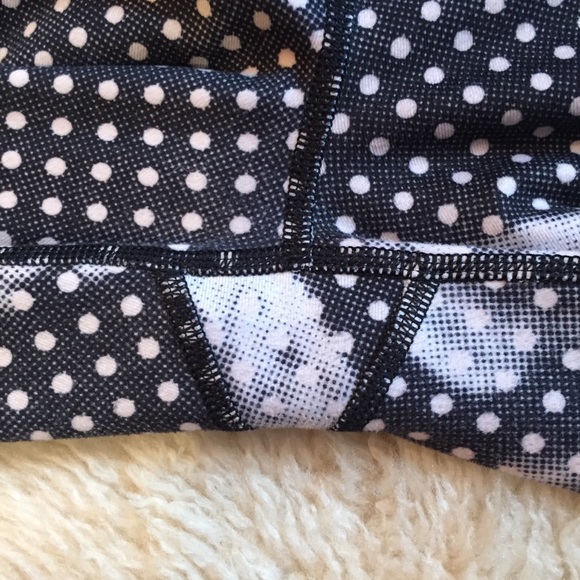 *SOLD* Lululemon Wunder Under Crop II - Picture 6 of 8